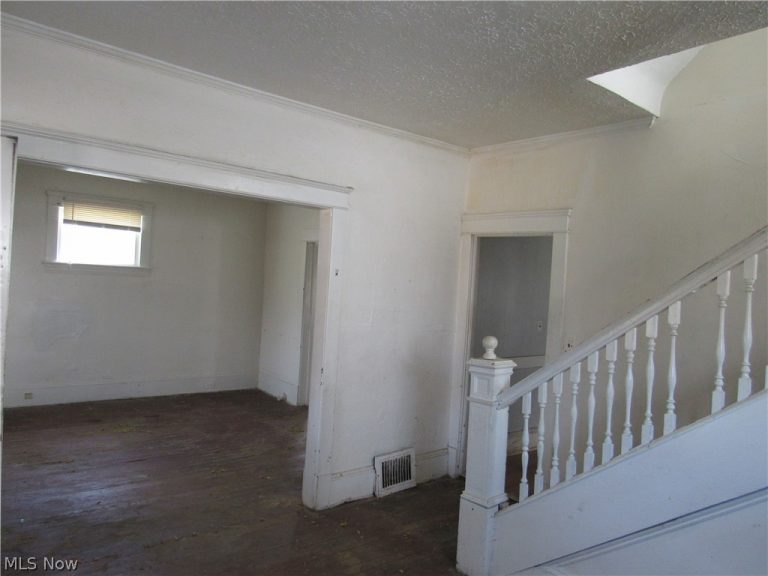 9618 Raymond Avenue, Cleveland, OH - Photo 4