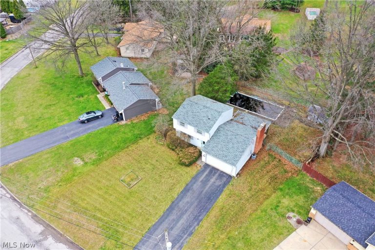 1756 Penny Lane, Youngstown, OH - Photo 3