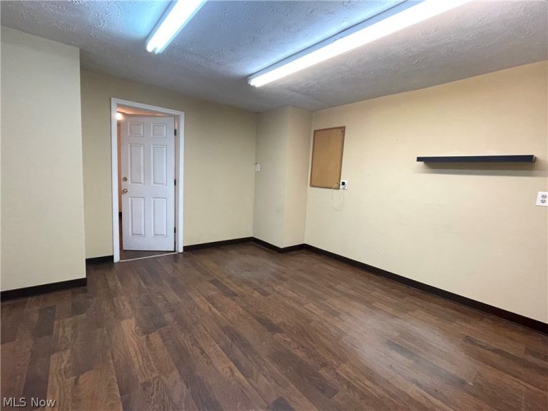 38316 Airport Parkway, Willoughby, OH - Photo 6