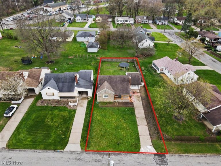 97 Rosary Drive, Campbell, OH - Photo 2
