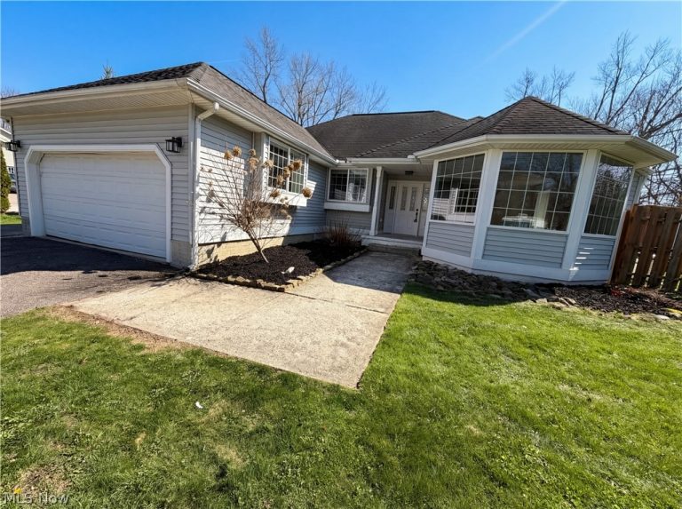 7049 Woodland Avenue, Chagrin Falls, OH - Photo 8