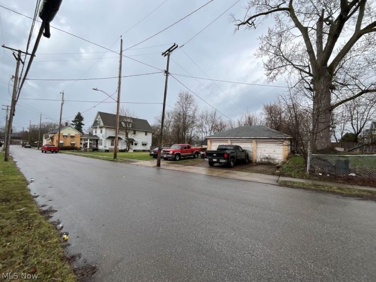 7300 Claasen Avenue, Cleveland, OH - Photo 3