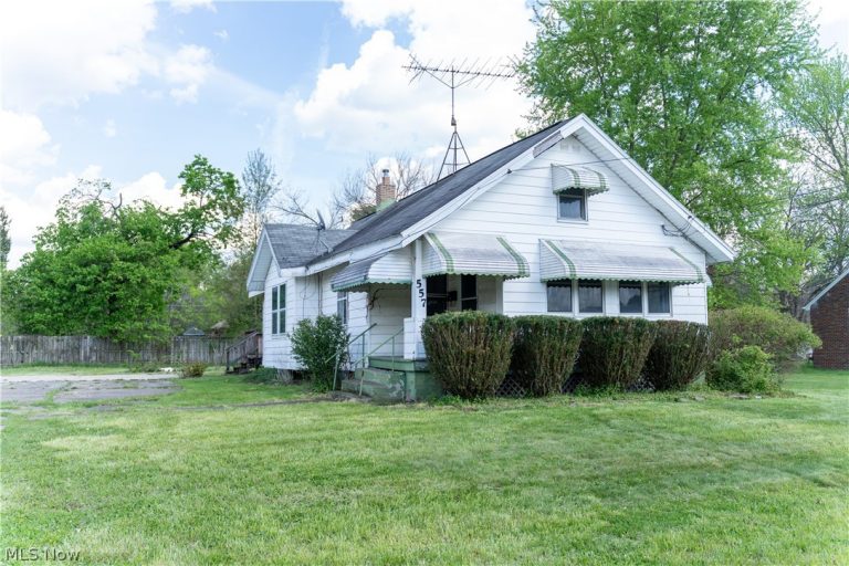 557 Sunshine Avenue, Youngstown, OH - Photo 2