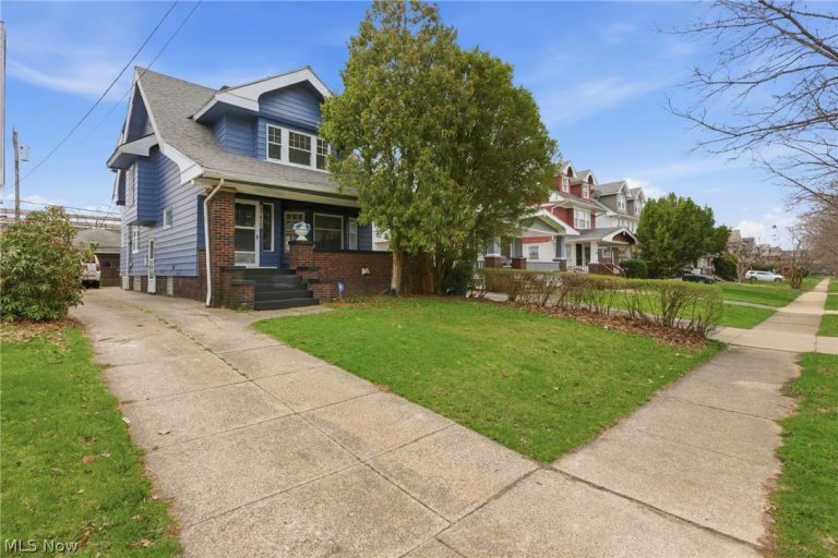 11816 Buckingham Avenue, Cleveland, OH - Photo 2