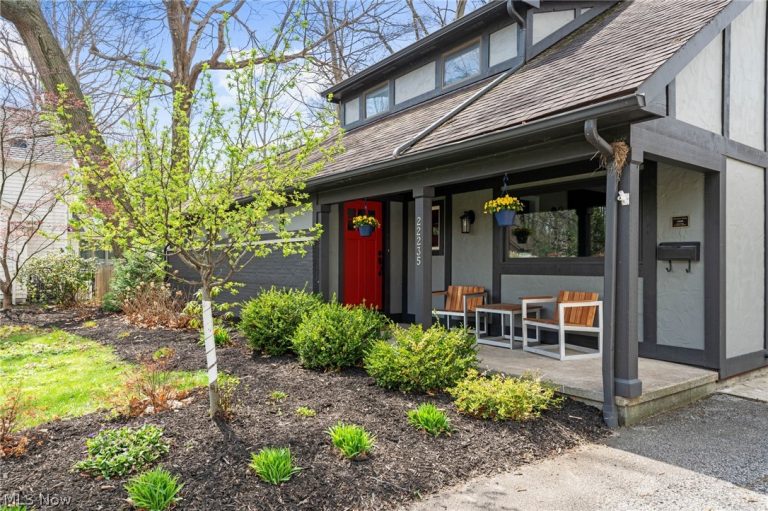 22235 Arbor Cliff Lane, Rocky River, OH - Photo 4