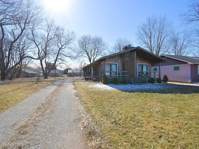9090 Headlands Road, Mentor, OH - Photo 3
