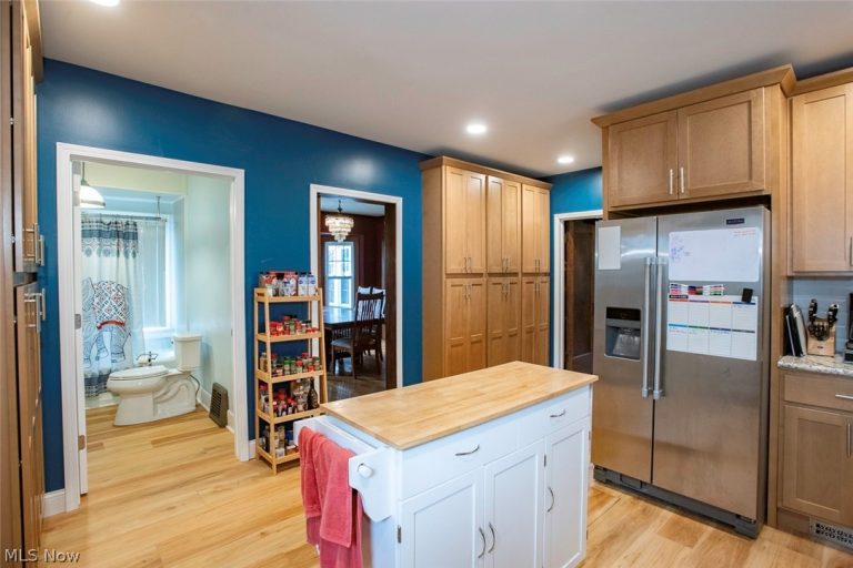 652 Parkway Boulevard, Norton, OH - Photo 6