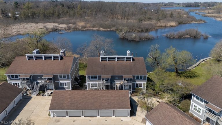 243 Portage Lakes Drive #E, Akron, OH - Photo 5