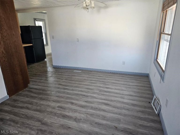 27292 Lake Front Drive, Beloit, OH - Photo 8