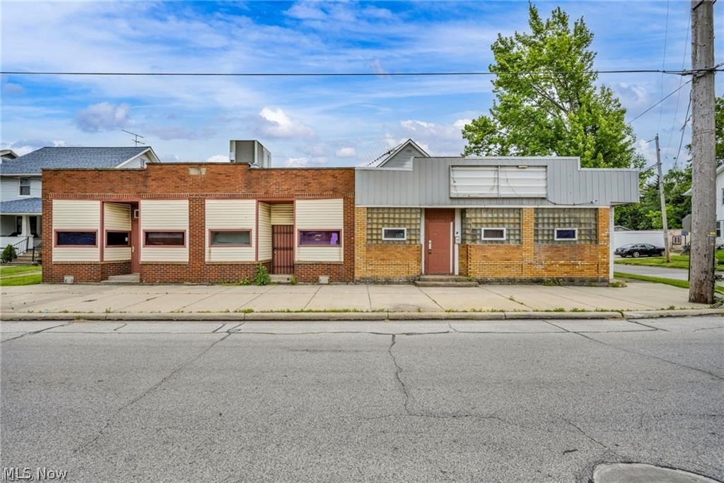 1755 Oberlin Avenue, Lorain, OH