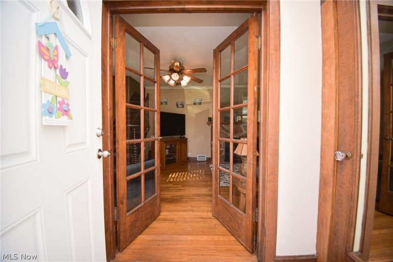 26988 Cook Road, Olmsted Twp, OH - Photo 3