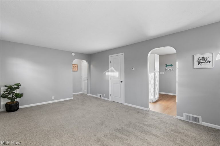 955 Iona Avenue, Akron, OH - Photo 6