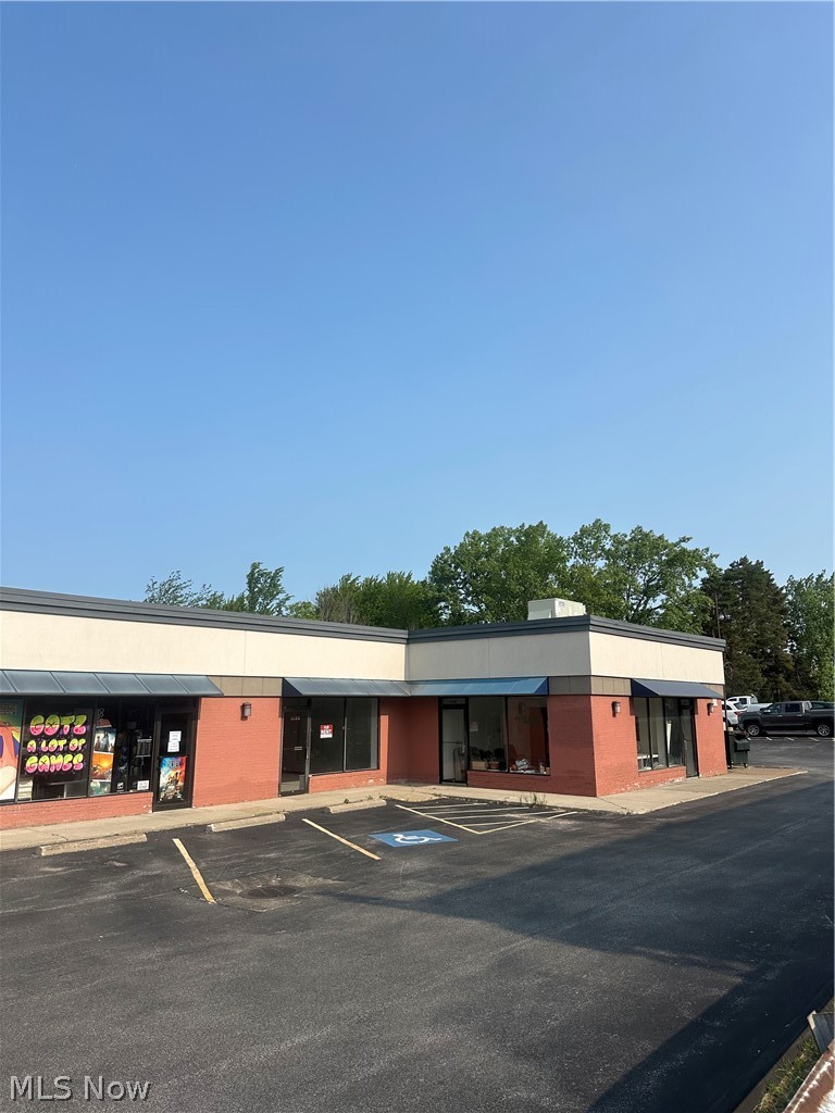 1140 Pleasant Valley Road, Parma, OH, 44134