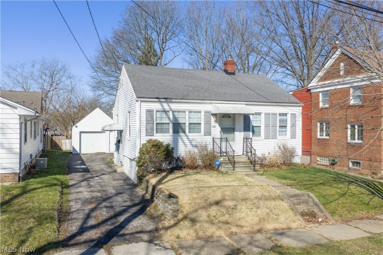 586 Lindell Street, Akron, OH - Photo 4