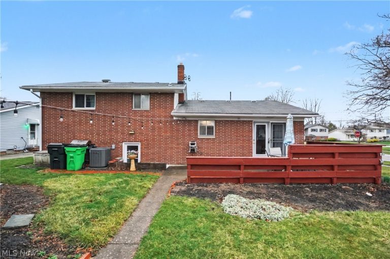 347 Beeler Drive, Berea, OH - Photo 4