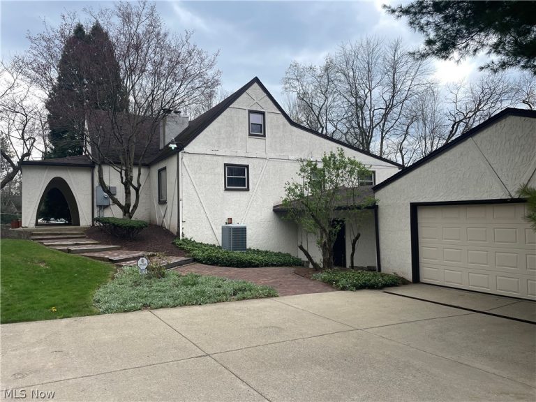 4874 Logan Way, Hubbard, OH - Photo 3