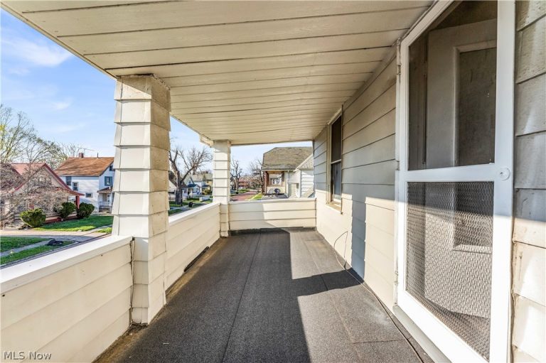 1221 168th Street #UP, Cleveland, OH - Photo 3