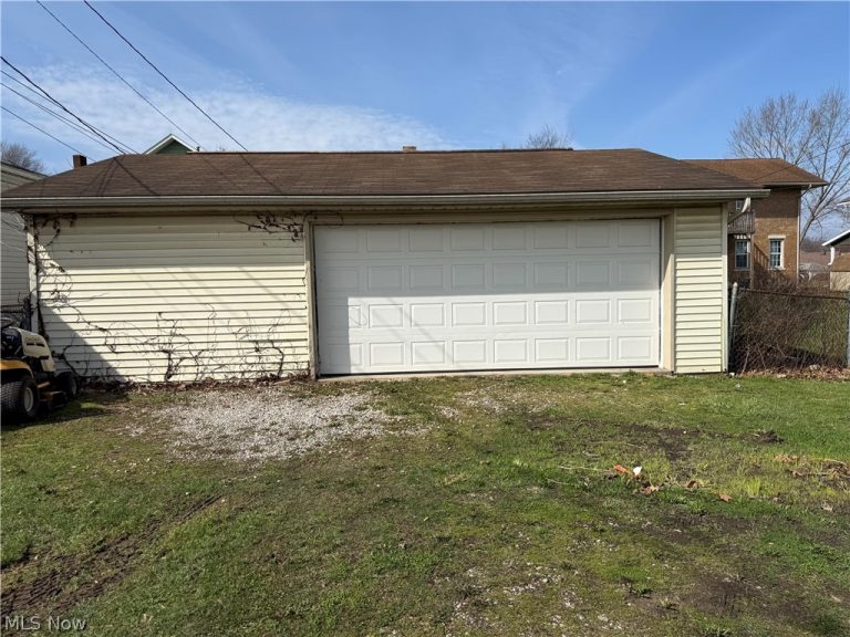 717 Dawson Street, Uhrichsville, OH - Photo 4