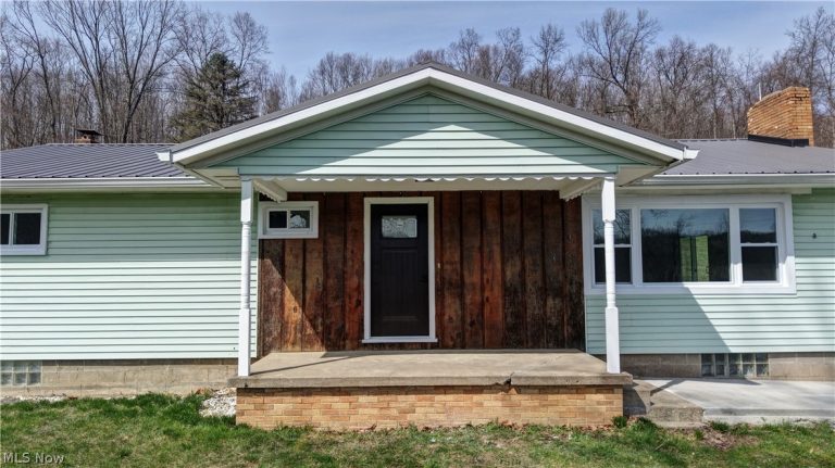 3265 Yorkview Road, New Philadelphia, OH - Photo 5