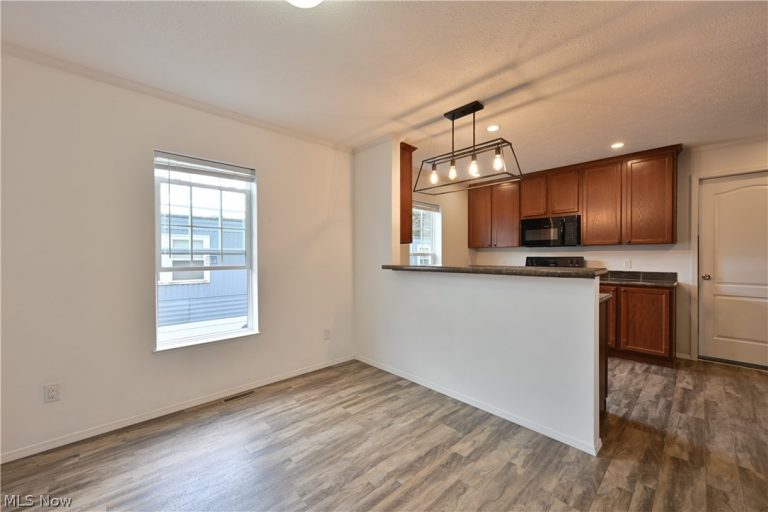 29 Carl Lane, Olmsted Twp, OH - Photo 6