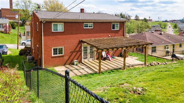 325 Garfield Avenue, Steubenville, OH - Photo 3