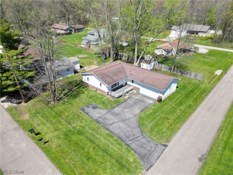 17604 Olive Avenue, Lake Milton, OH - Photo 5