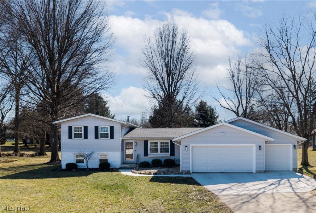 492 Evergreen Drive, Tallmadge, OH