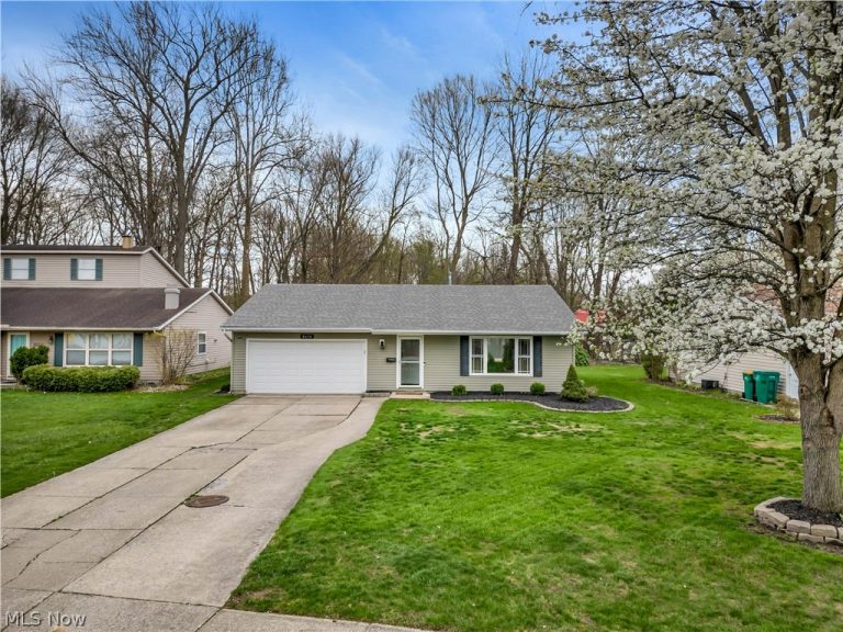 8654 Rosebud Drive, Mentor, OH - Photo 2