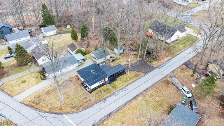 8324 Harbor Drive, Mentor, OH - Photo 2