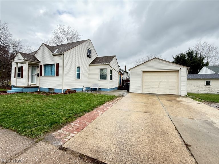 1068 Easton Drive, Akron, OH - Photo 3