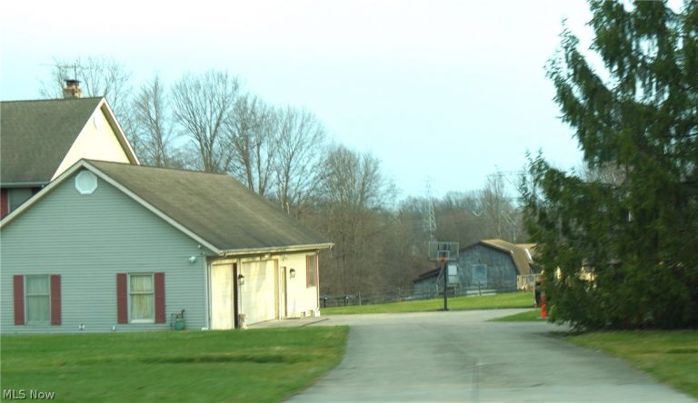 39335 Bainbridge Road, Solon, OH - Photo 4