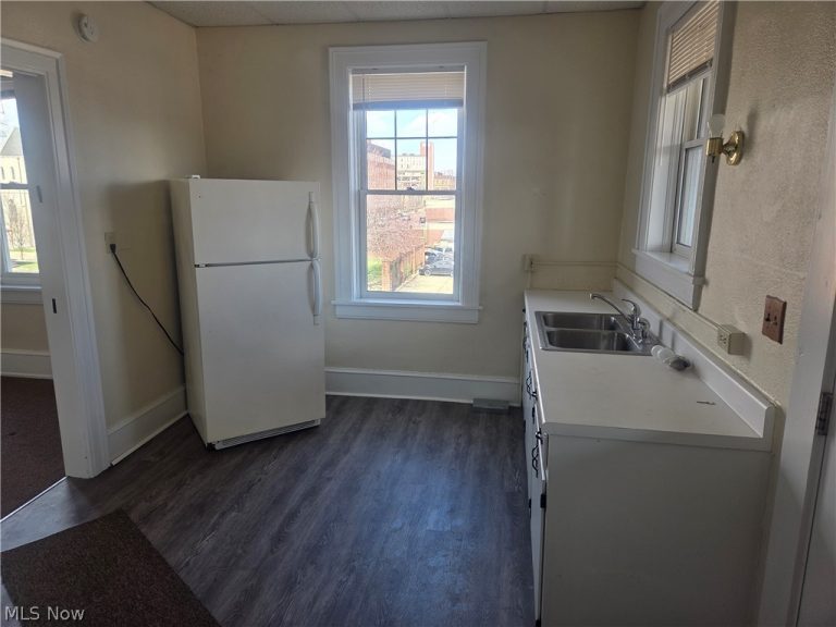 534 Cleveland Avenue, Canton, OH - Photo 2