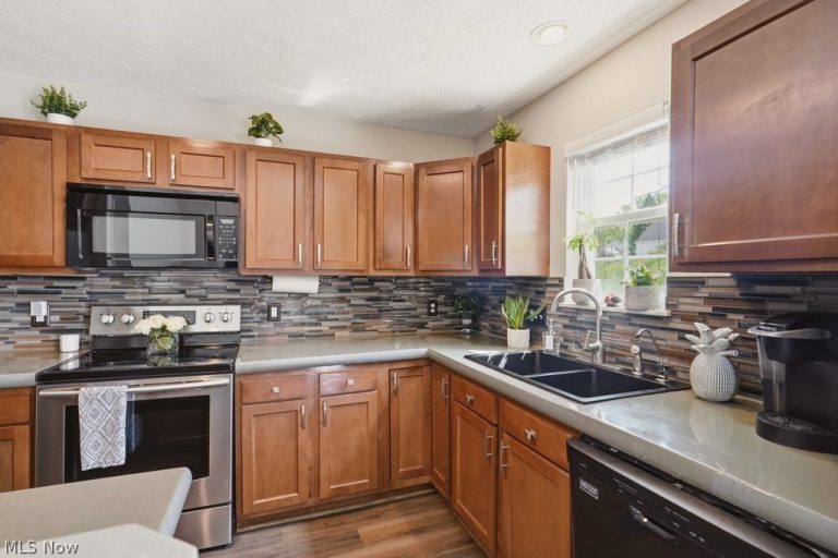 307 Teal Circle, Coventry, OH - Photo 4