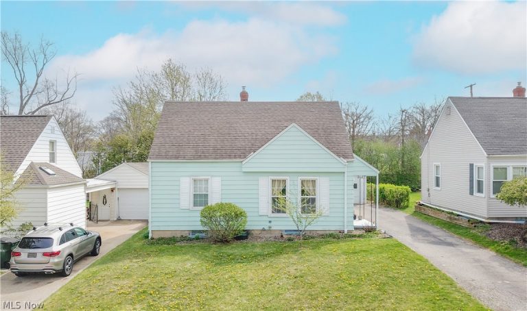 2447 24th Street, Cuyahoga Falls, OH - Photo 2