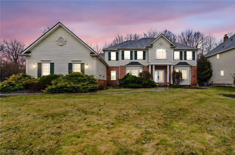7370 Stockwood Drive, Solon, OH - Photo 2