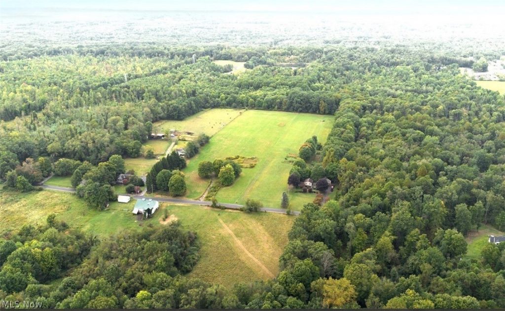 1400 Hubbard Thomas Road, Brookfield, OH