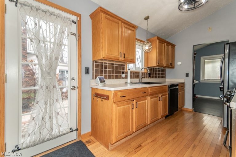 7109 Jefferson Drive, Mentor, OH - Photo 4