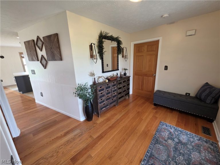 8566 Chatham Road, Medina, OH - Photo 5