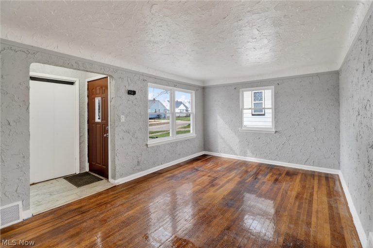 5571 Oakwood Avenue, Maple Heights, OH - Photo 6
