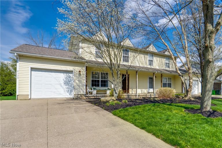 2325 Lakeside Drive, Lakemore, OH - Photo 2