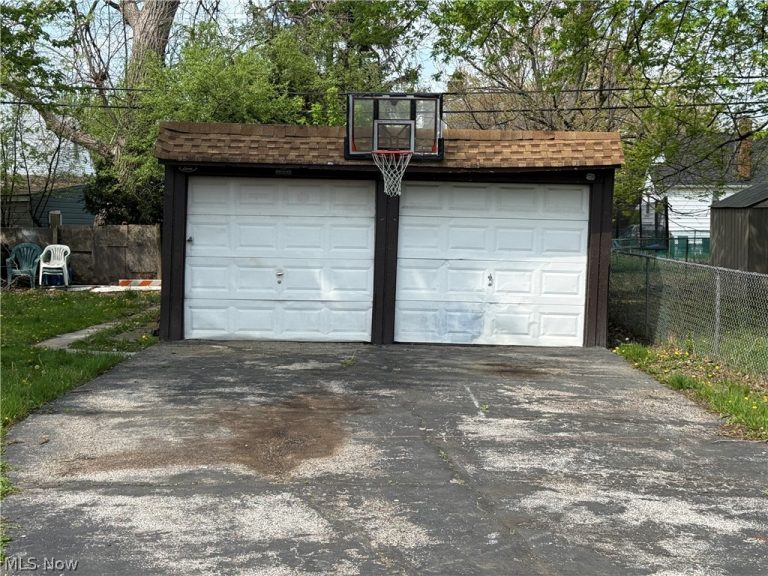 22553 Ivan Avenue, Euclid, OH - Photo 2