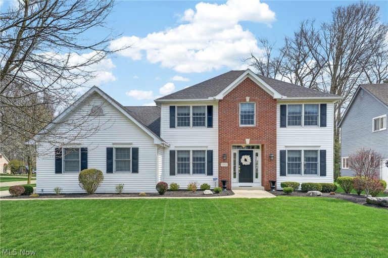 5503 Pheasants Walk Drive, North Olmsted, OH - Photo 2
