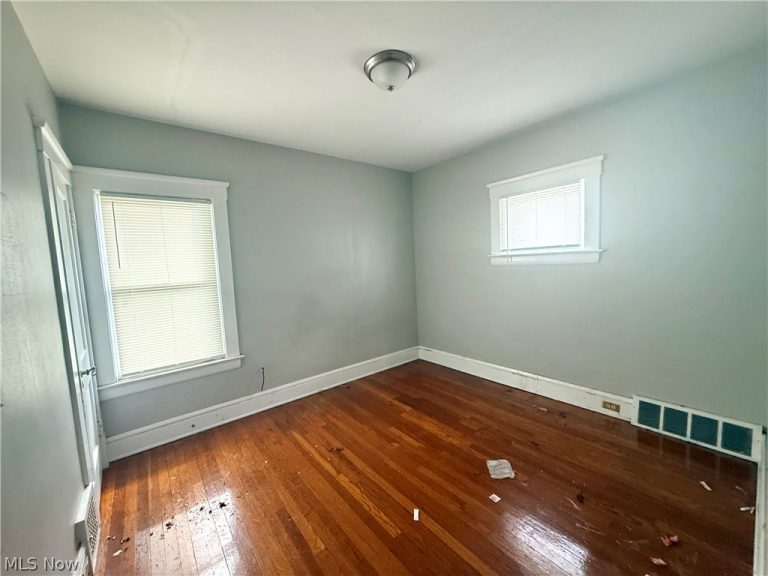 11918 Buckingham Avenue, Cleveland, OH - Photo 8