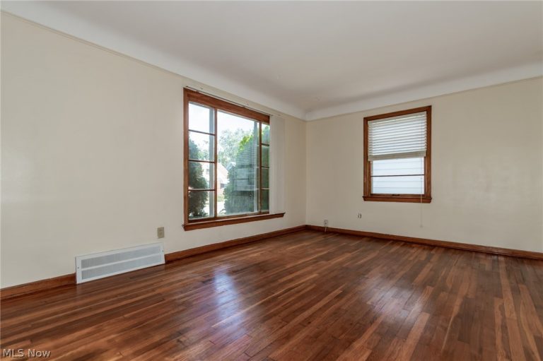 306 323rd Street, Willowick, OH - Photo 8