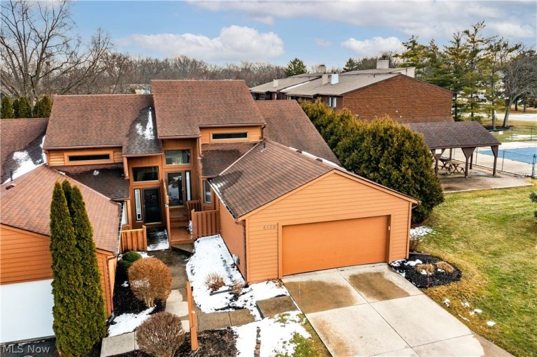 4559 Oakhill Boulevard, Amherst, OH - Photo 2