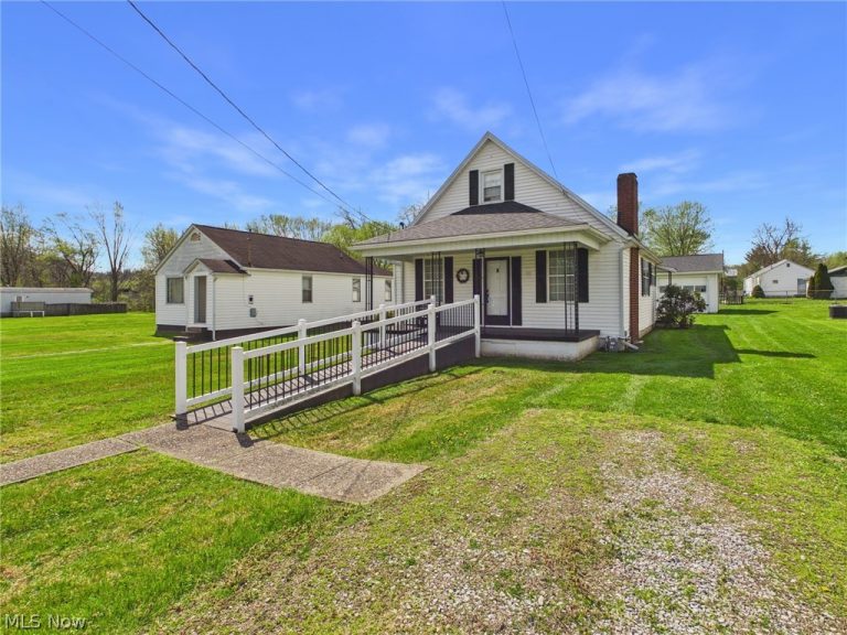 90 Third Street, Parkersburg, WV - Photo 2