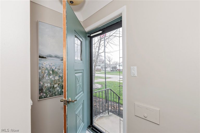 1101 Bonnie Lane, Mayfield Heights, OH - Photo 2