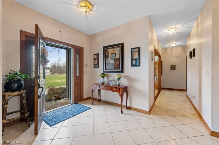 11275 Woodie Glen Drive, Chardon, OH - Photo 5
