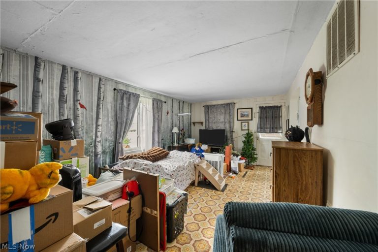 1726 Knox Boulevard, Akron, OH - Photo 5