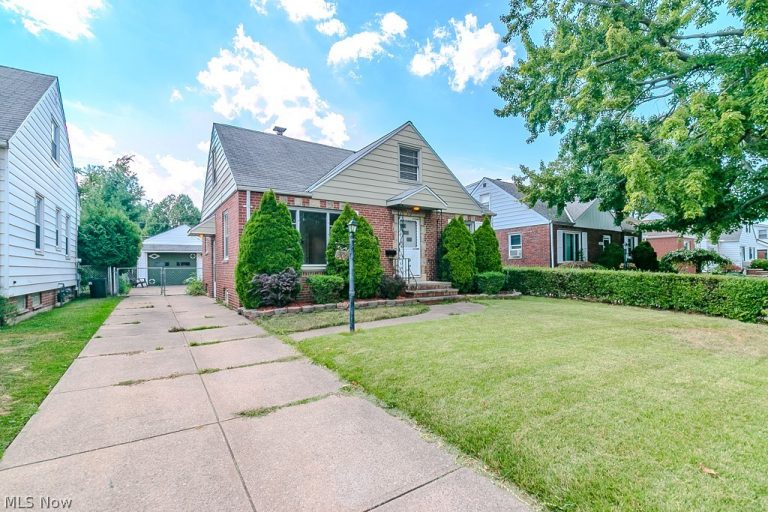 306 323rd Street, Willowick, OH - Photo 4